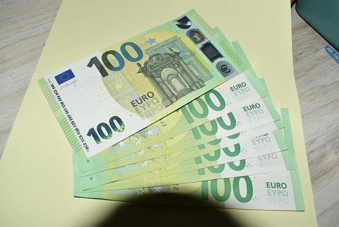 Euro €100 Bills